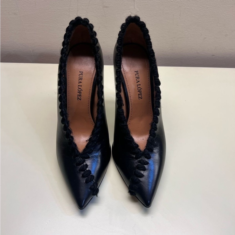 NWT Pura Lopez Black Heels with Scalloped Edge and Pointed Toe SIZE EU36
